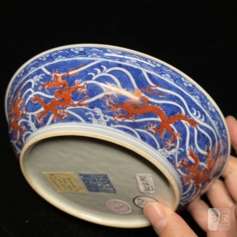 清乾隆 青花矾红海水龙纹盘（一对） - 图17